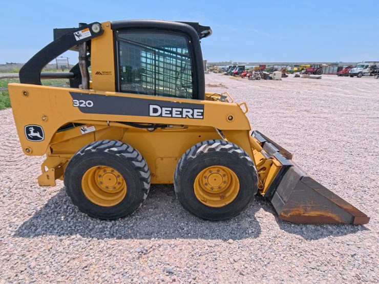 2007-john-deere-320-image-33