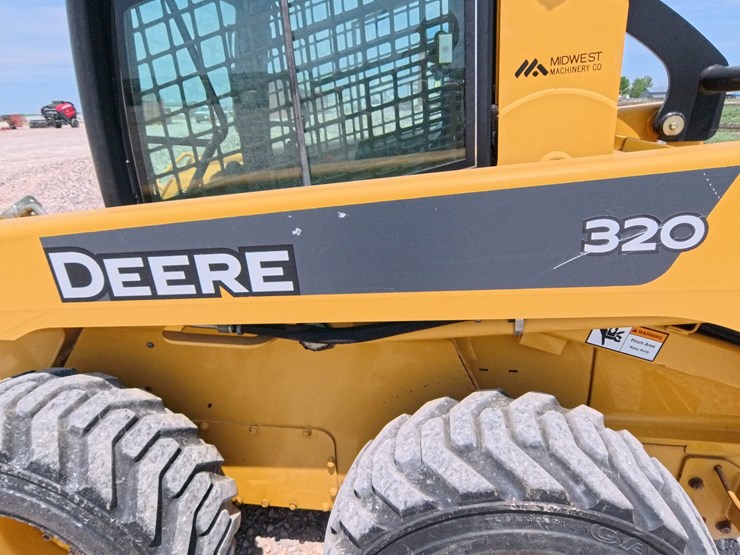 2007-john-deere-320-image-15