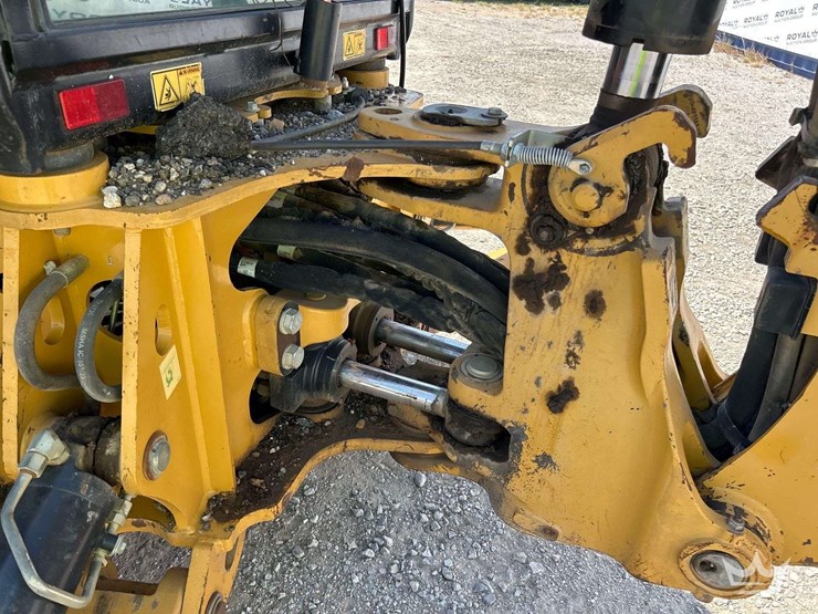 2014-caterpillar-430f-image-25
