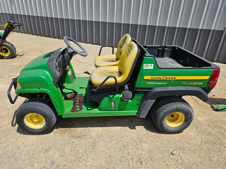 2011-john-deere-gator-image-2