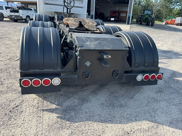 2015-peterbilt-389-image-4