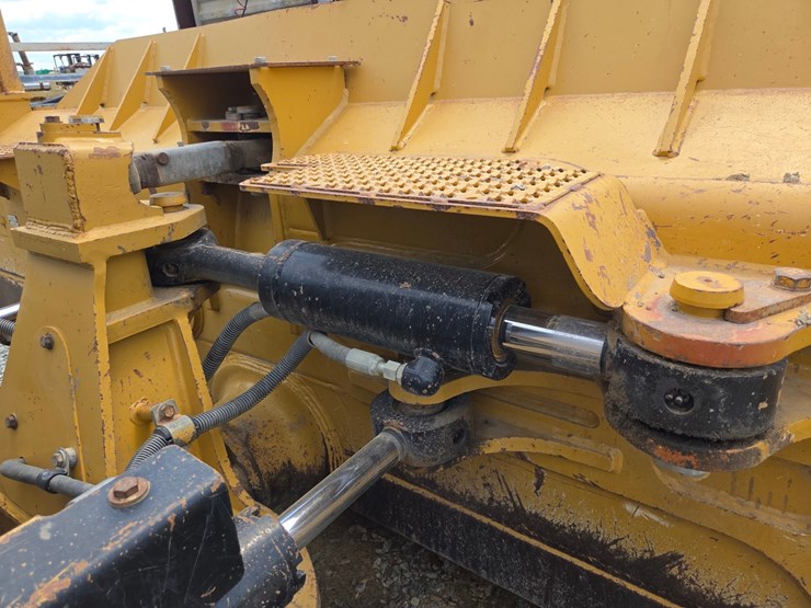 caterpillar-d6-image-13