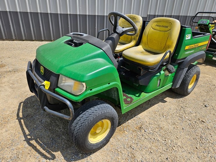 2011-john-deere-gator-image-1
