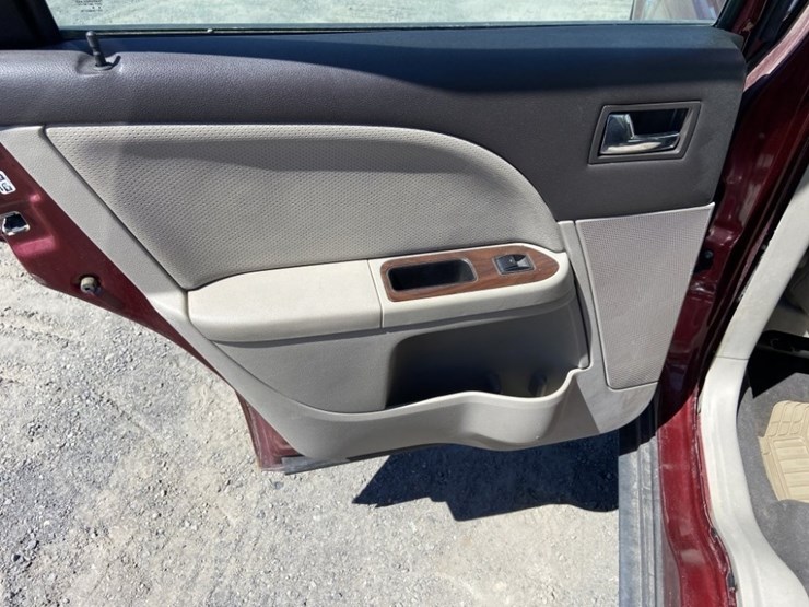 2008-ford-taurus-sel-sedan-image-27