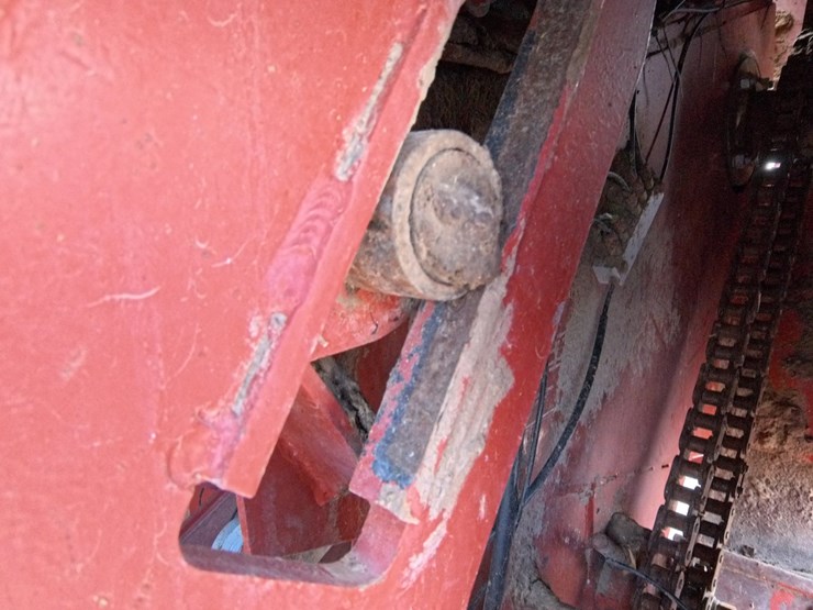 hesston-4900-image-63
