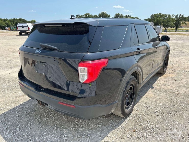 2021-ford-explorer-image-3