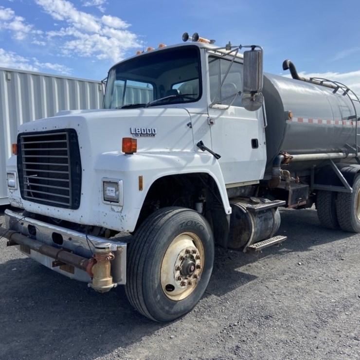 1994 FORD L8000