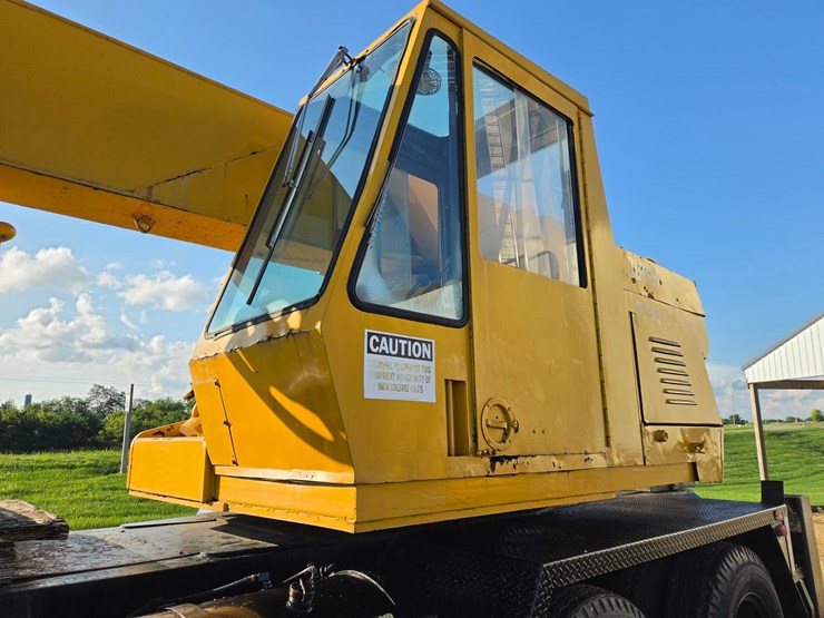 #2446-•-clark-720-crane-truck-image-17