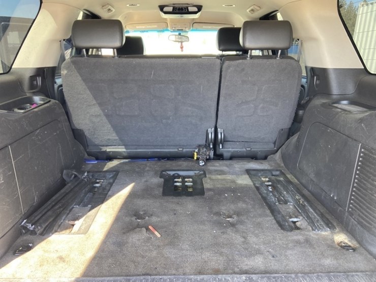 2010-chevrolet-tahoe-lt-image-35