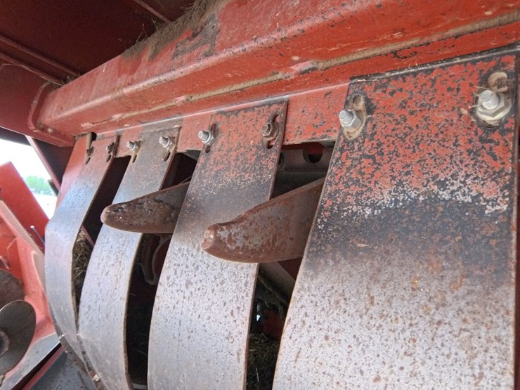 hesston-4900-image-71