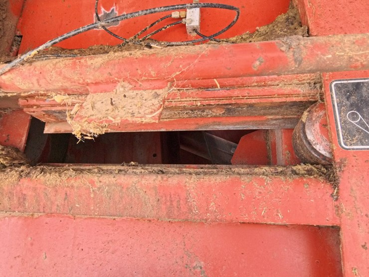 hesston-4900-image-19