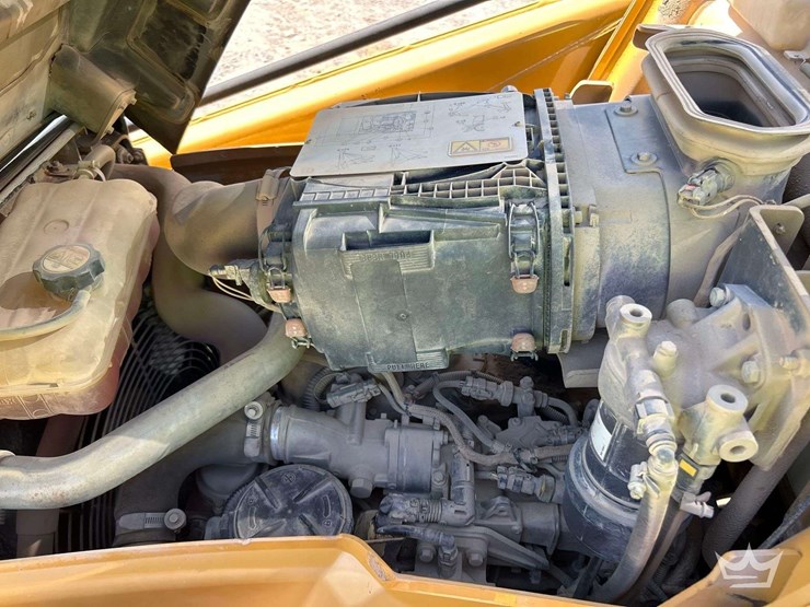2014-caterpillar-430f-image-9