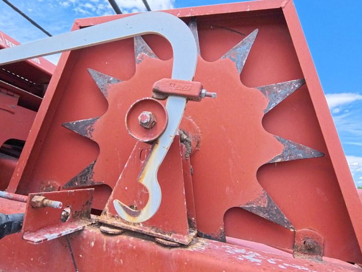 hesston-4900-image-34
