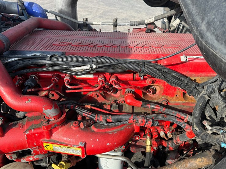 2015-peterbilt-389-image-22