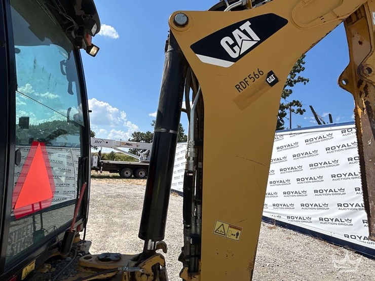 2014-caterpillar-430f-image-26