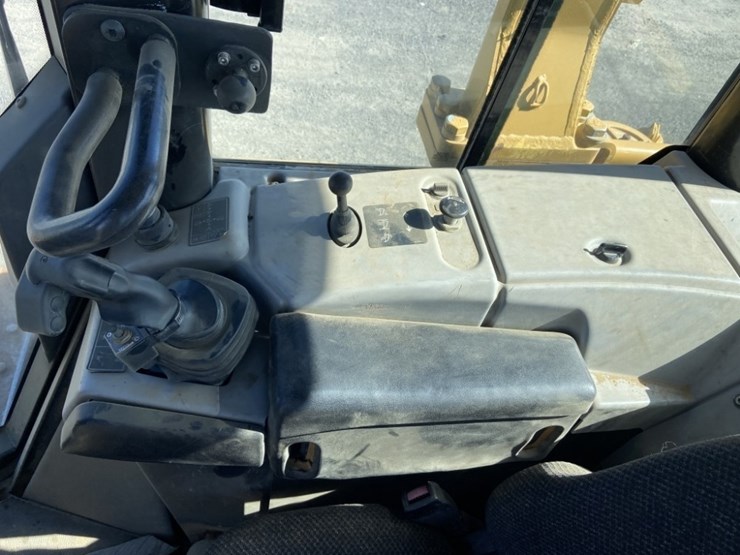 2012-caterpillar-d6n-xl-image-14