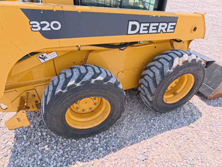 2007-john-deere-320-image-32