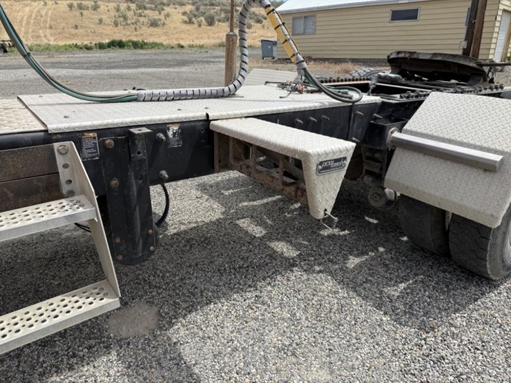 2009-peterbilt-389-image-20