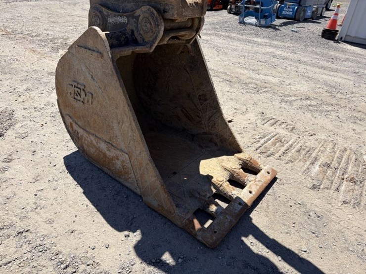 2023-komatsu-pc210-lc-11-image-9