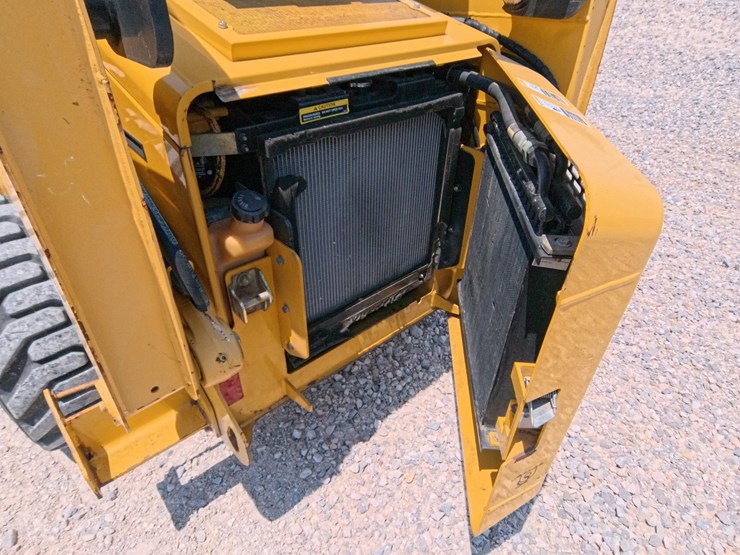 2007-john-deere-320-image-23