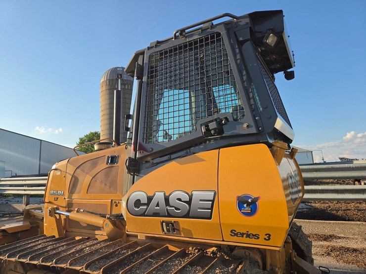 case-850l-lt-image-14