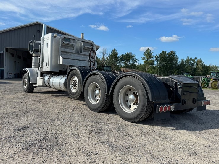 2015-peterbilt-389-image-3
