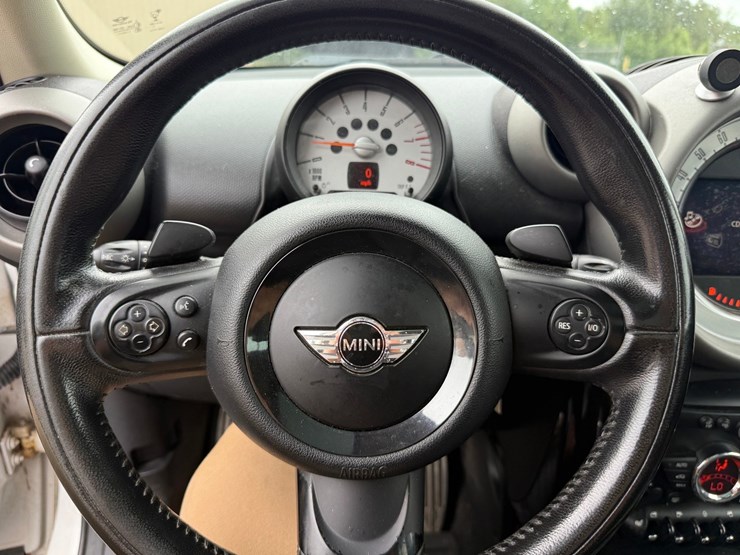 #1439-•-2011-mini-cooper-s-4-door-hatchback-image-28