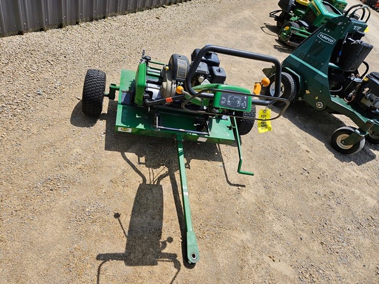 john-deere-220-image-8