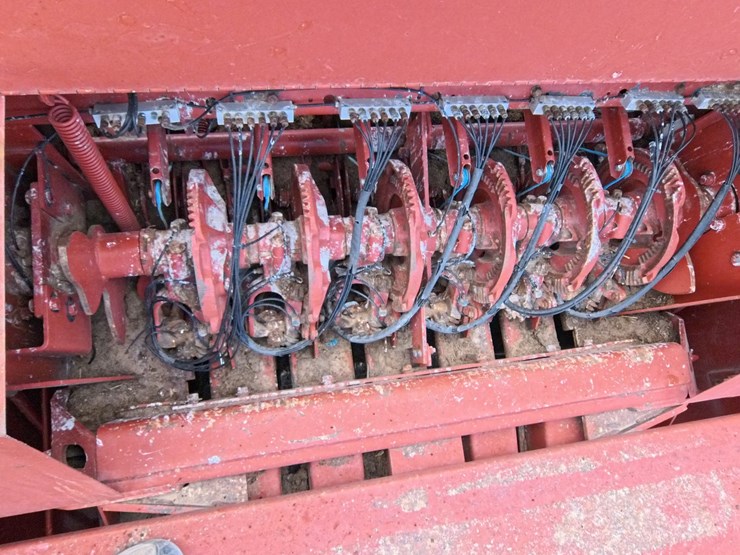 hesston-4900-image-39