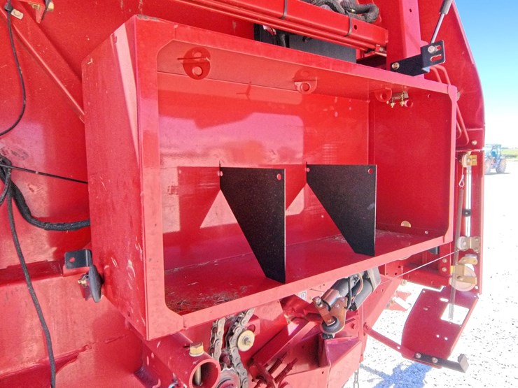 2011-new-holland-br7090-image-70