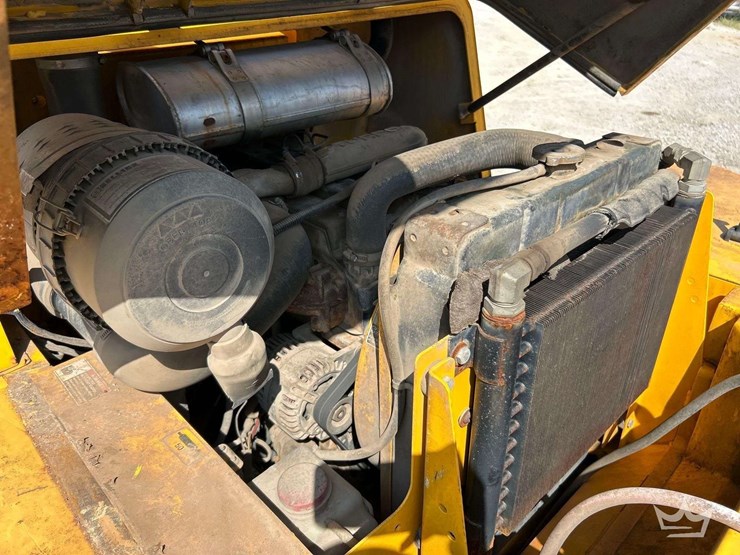 2010-sellick-s-100-10,000lb-rough-terrain-diesel-forklift-image-7
