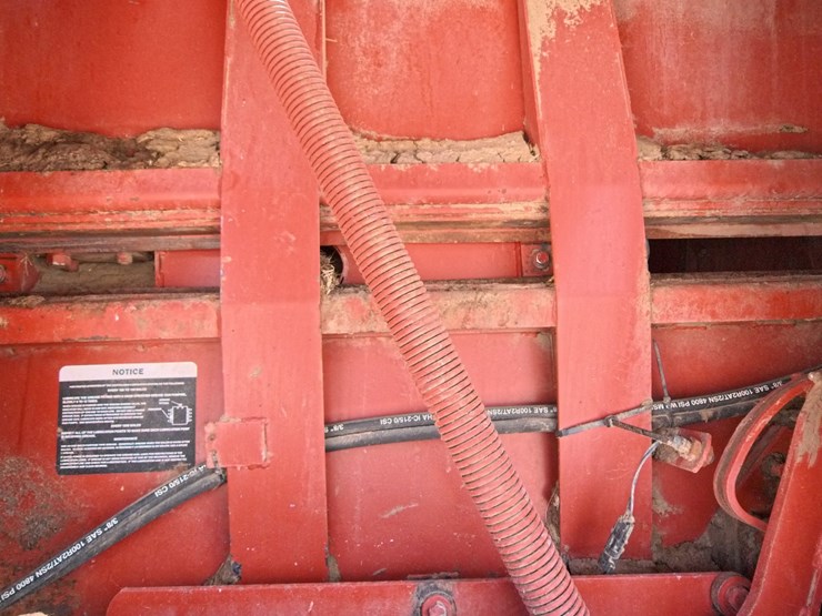 hesston-4900-image-60