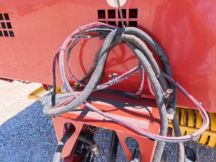 2011-new-holland-br7090-image-11