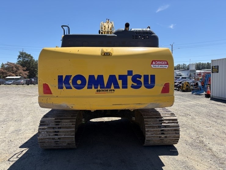 2023-komatsu-pc210-lc-11-image-5
