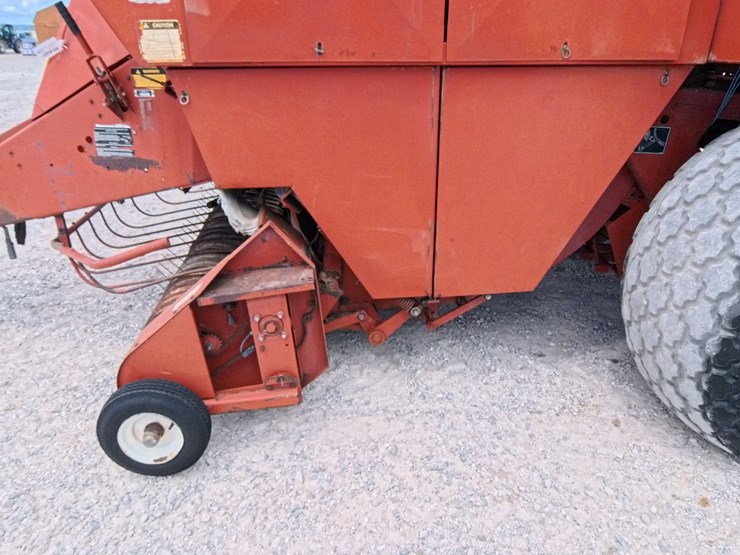 hesston-4900-image-17