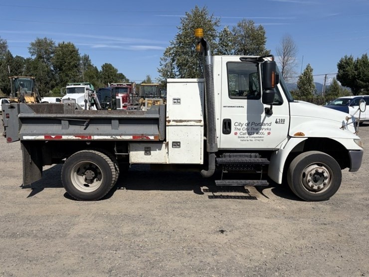 2007-international-durastar-4300-image-3