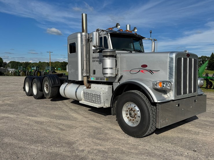 2015-peterbilt-389-image-38