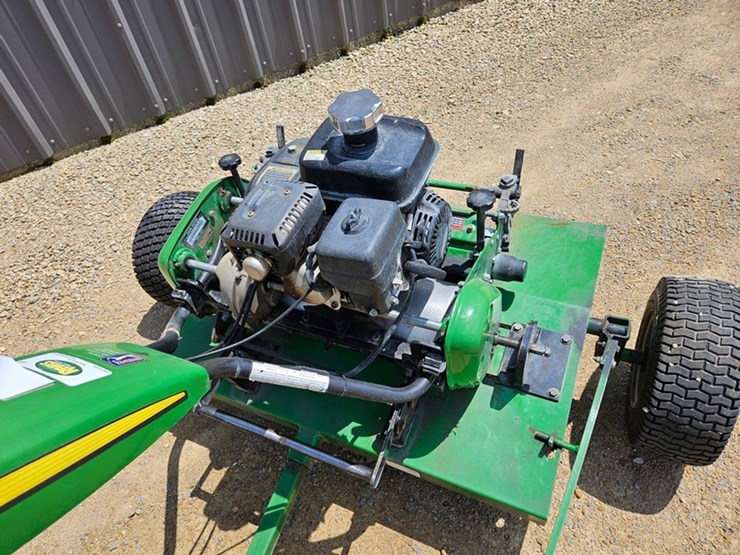 john-deere-220-image-11