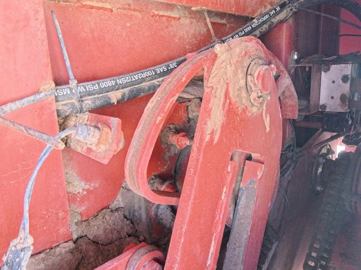 hesston-4900-image-61