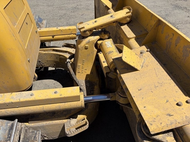 2022-komatsu-d71pxi-24-image-11