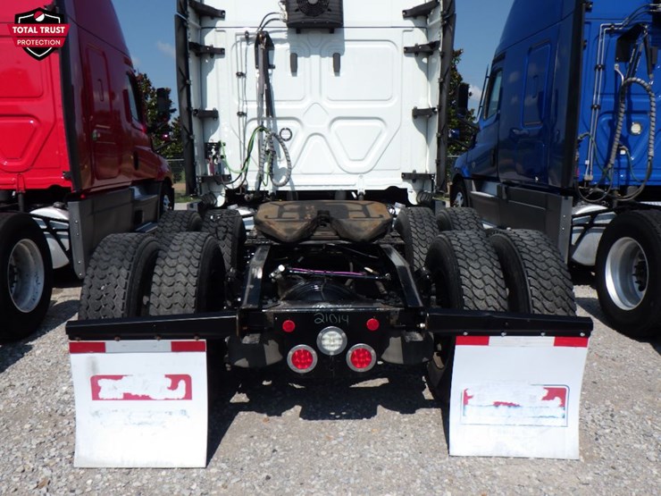 2022-freightliner-cascadia-126-image-10