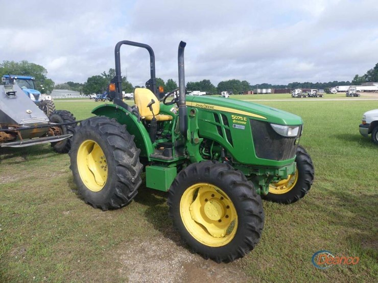 2021-john-deere-5075e-image-1