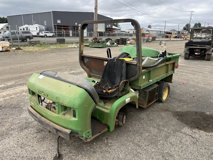 2020-john-deere-gator-image-1