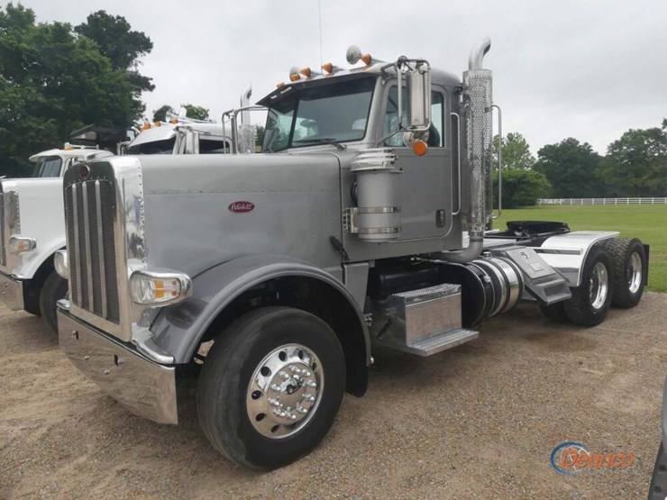 2013-peterbilt-388-image-24