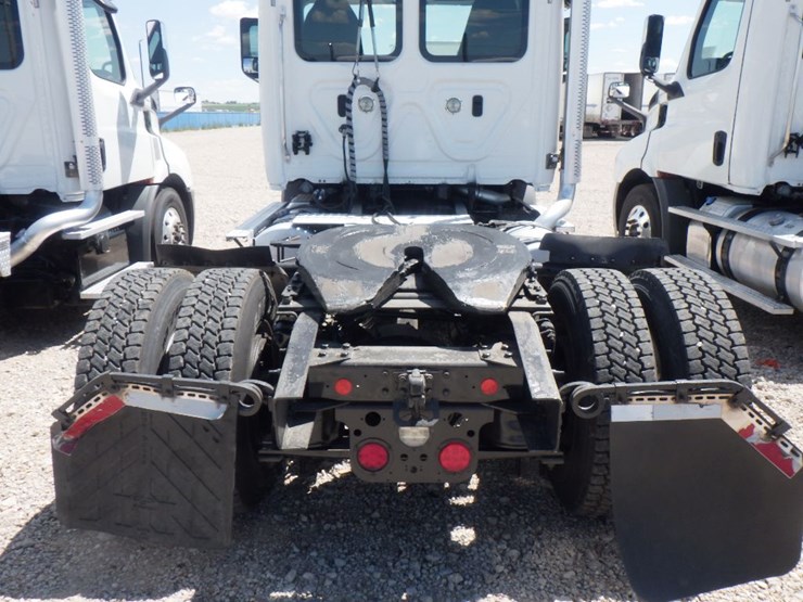 2018-freightliner-cascadia-116-image-5