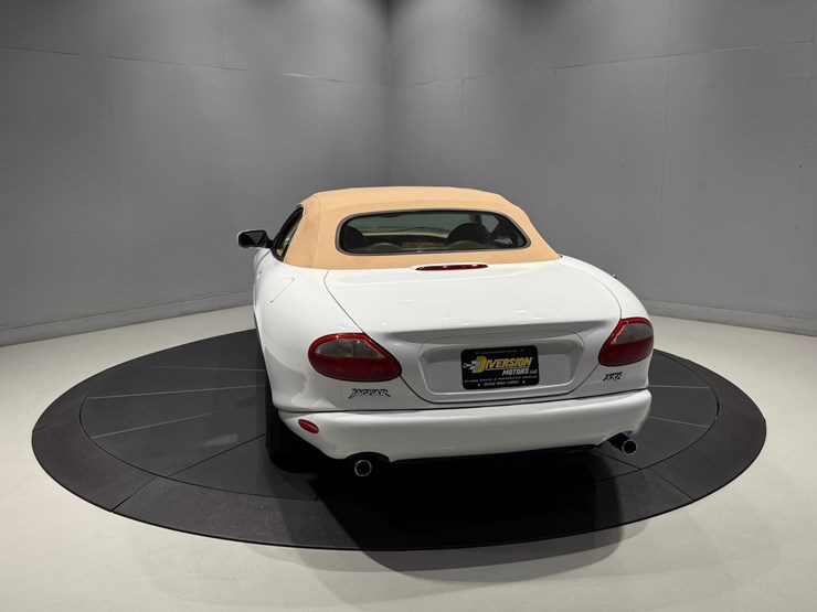 #1516-•-1997-jaguar-xk8-convertible-image-6