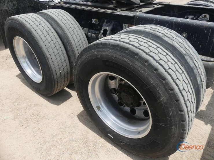 2022-kenworth-t680-image-4