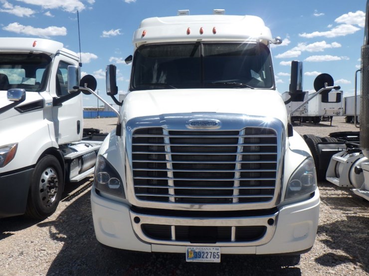 2019-freightliner-cascadia-125-image-2