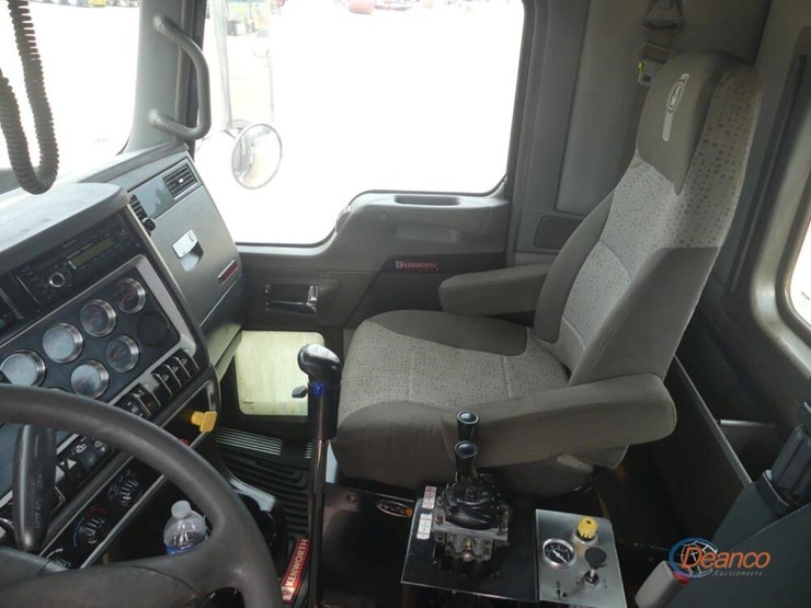 2012-kenworth-t800-image-21