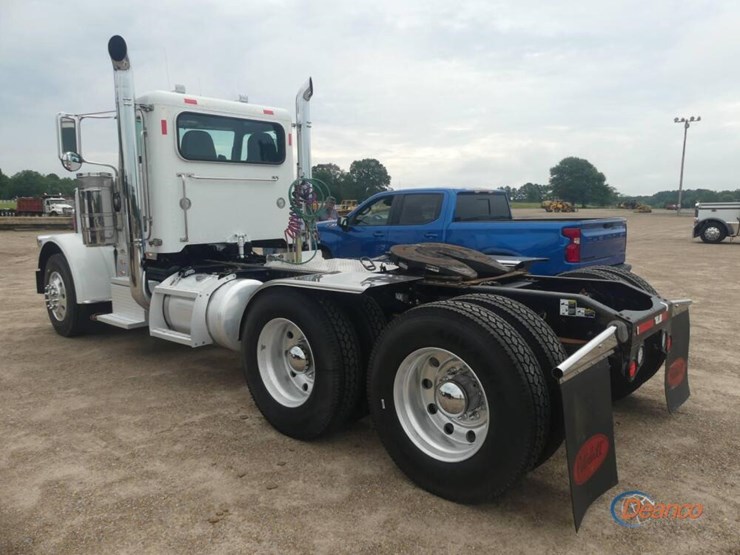 2012-peterbilt-388-image-3